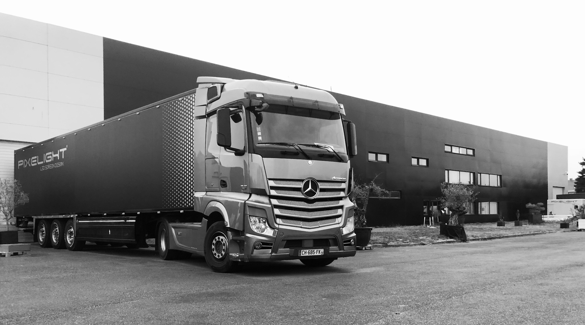 Bâtiment et camion PIXELRENT