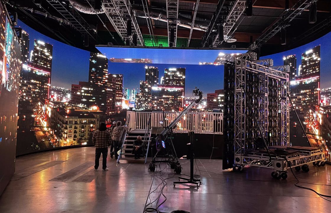 Salle événementielle avec écran LED